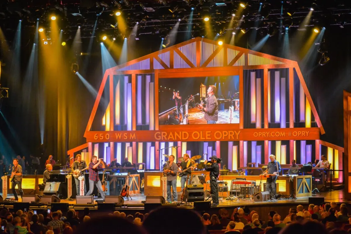 Live Country Music Show at the Grand Ole Opry House