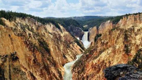 27 Best Things to Do in Yellowstone National Park (+ Map)