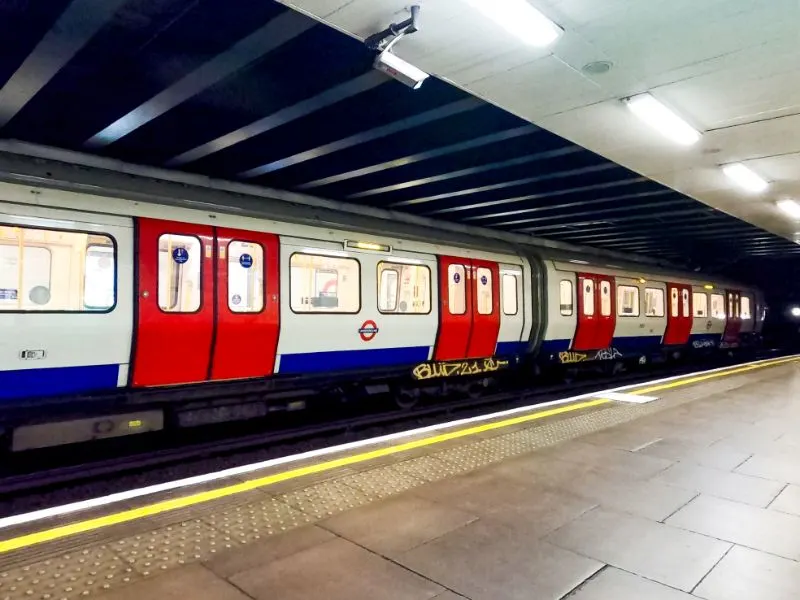Empty London Tube & Undergound