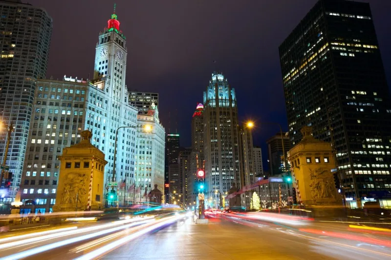 Cars zooming along the road on the Magnificent Mile